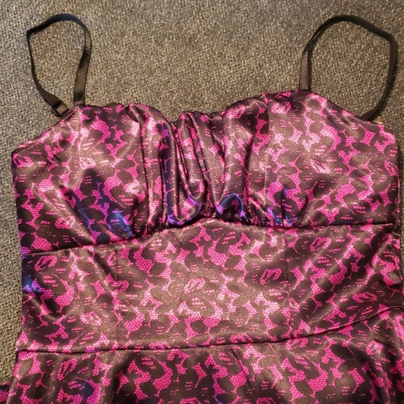 Beautiful purple dress with black lacey design - Picture 5 of 8